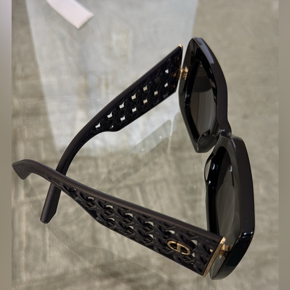 Dior Black Oversized Sunglasses with Geometric Cutout - Picture 4 of 9